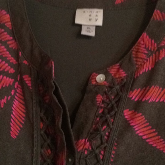 Top - Picture 3 of 3